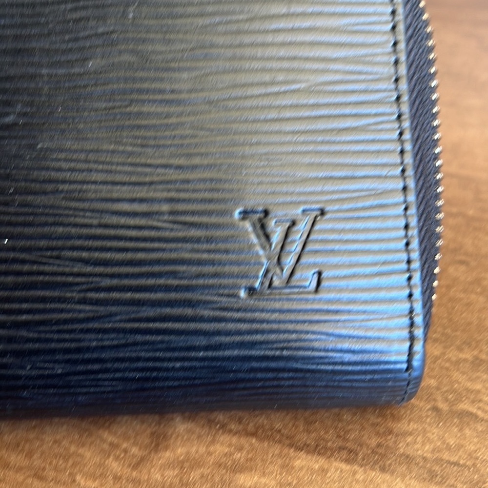 Louis Vuitton Epi wallet send me an offer because of the zipper